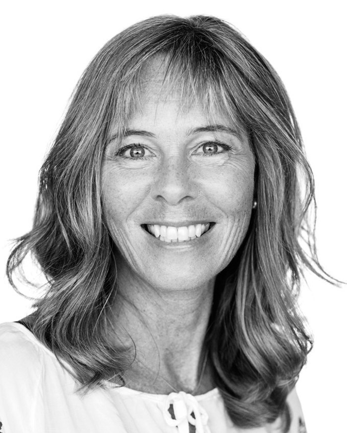 Portræt af skolesekretær Lene Hansen på Holmegaardskolen 