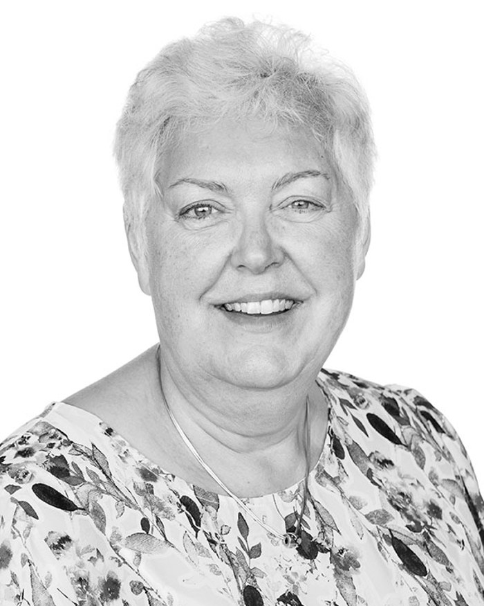 Portræt af skolesekretær Betina Nielsen